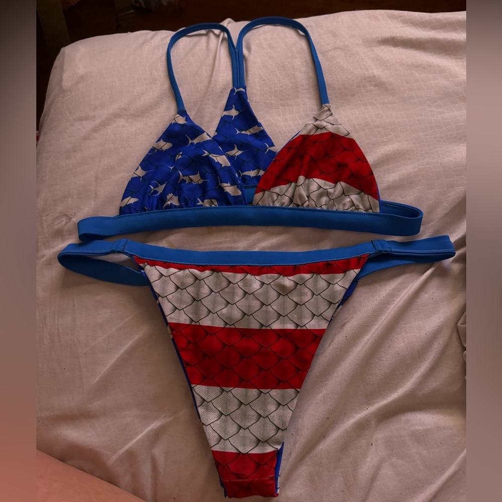 Pelagic bathing suit size medium gently used still in great condition
